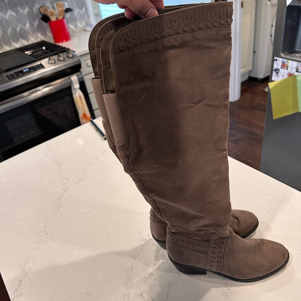 Sonoma Women’s Knee High Boots Size 6 Medium